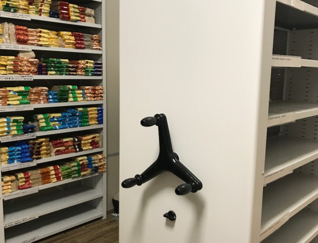 мобильные стеллажи для продовольственного склада