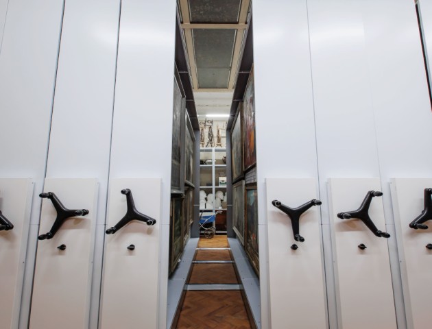 передвижной стеллаж для картин