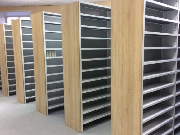 Металлические стеллажи с лицевыми панелями под дерево